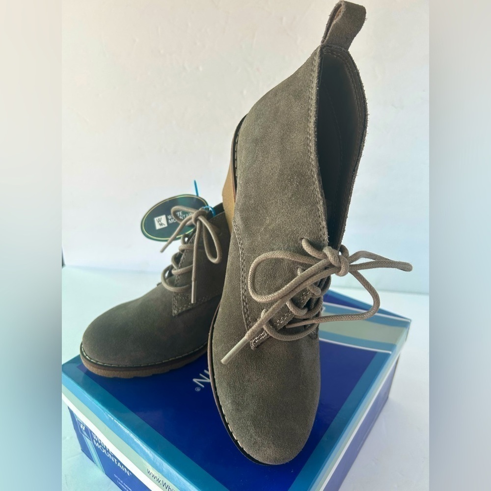 White Mountain NIB Lambert Dark Taupe Suede Leather Lace up Wedge Booties